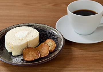 ケーキセット さつまいものロールケーキ&コーヒー